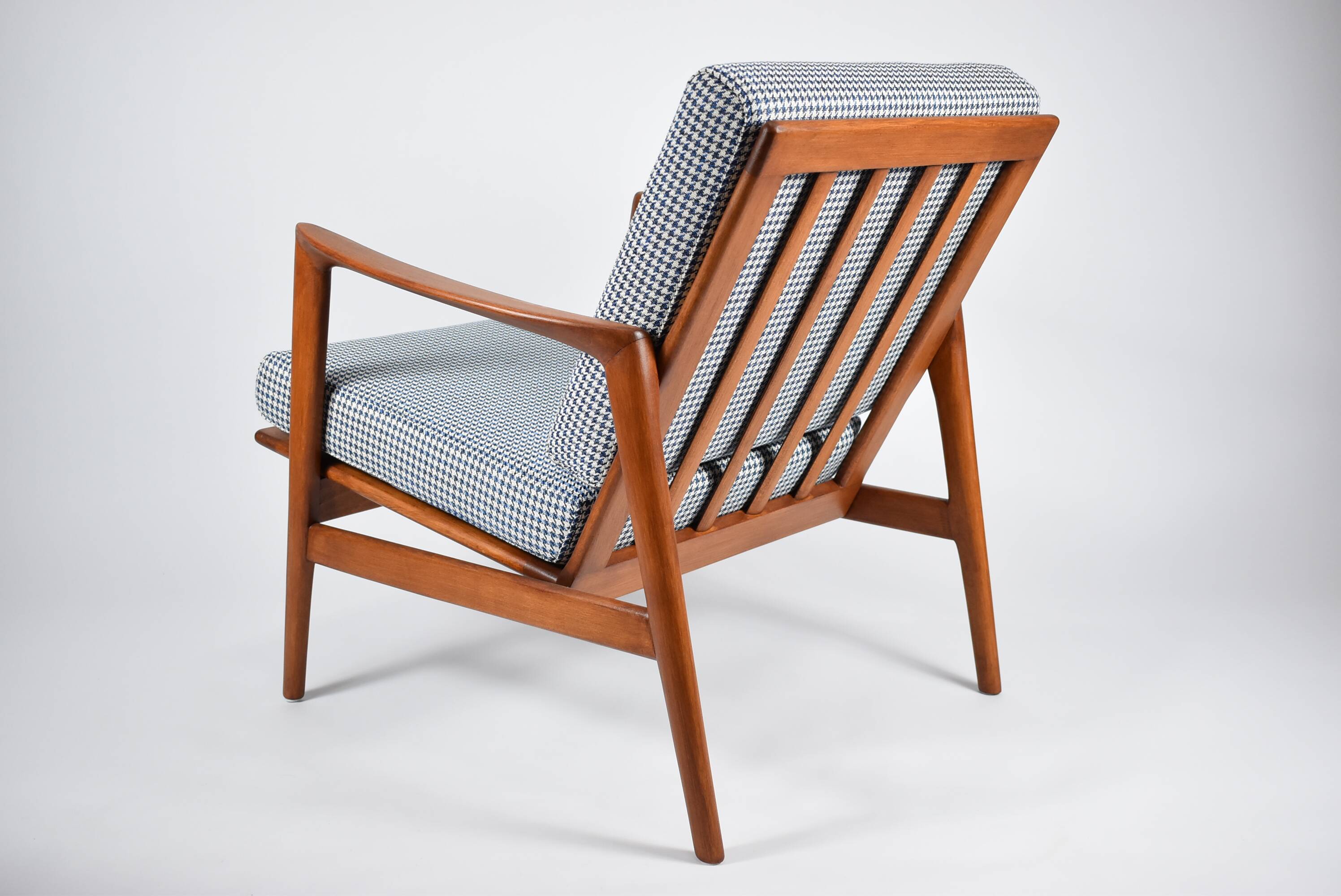 Fauteuil scandinave original Stefan, entièrement restauré, icône des années 1960, pied de poule