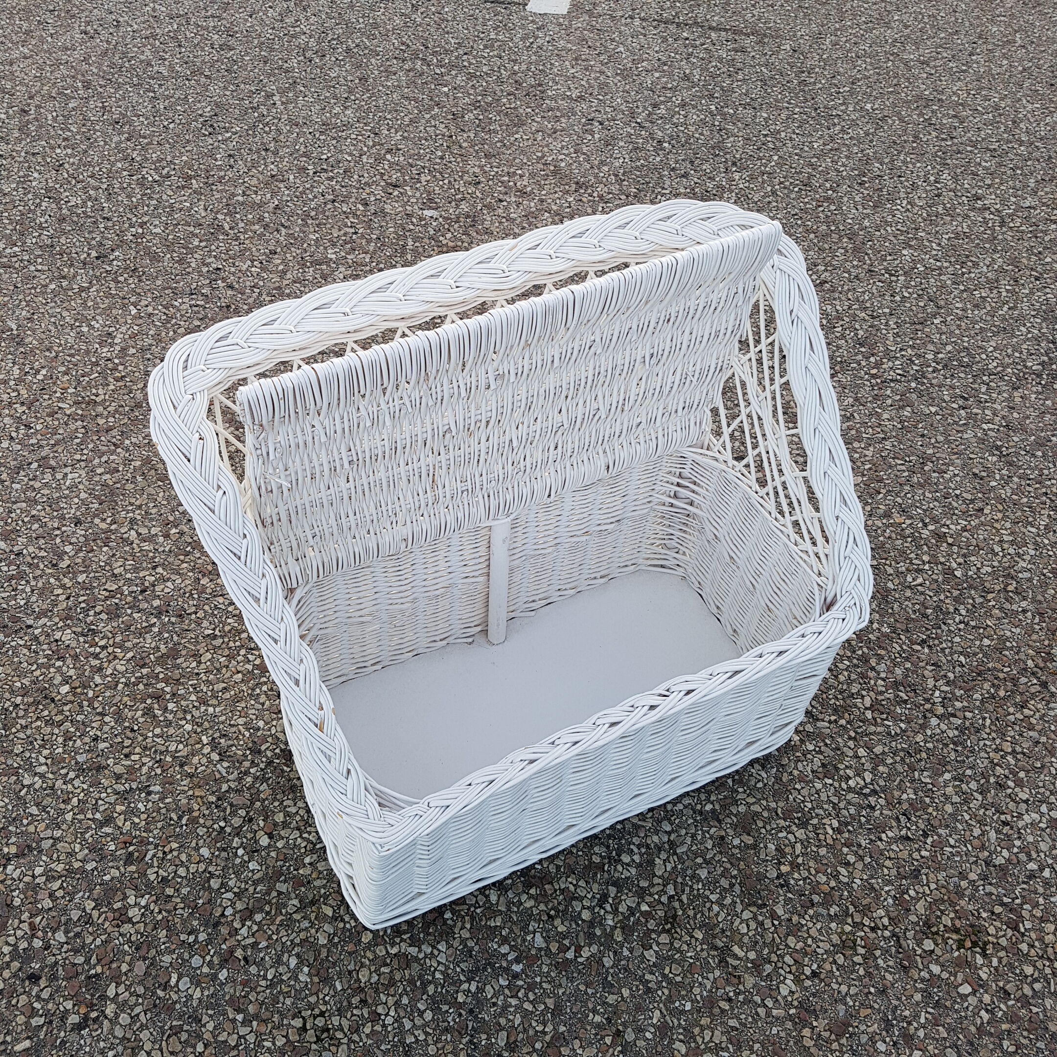 Trunk show white rattan for kids with bench seats and table
