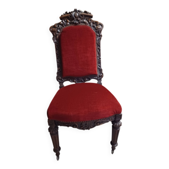 Chaise style Baroque en bois monogrammé et tissu en velours rouge