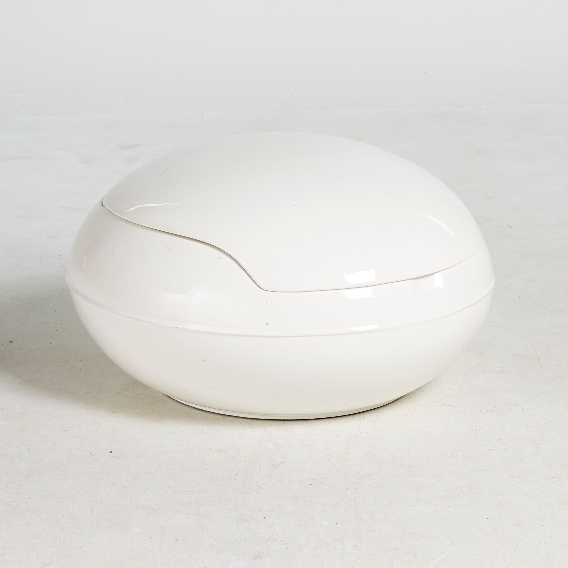 Egg chair by Peter Ghyczy