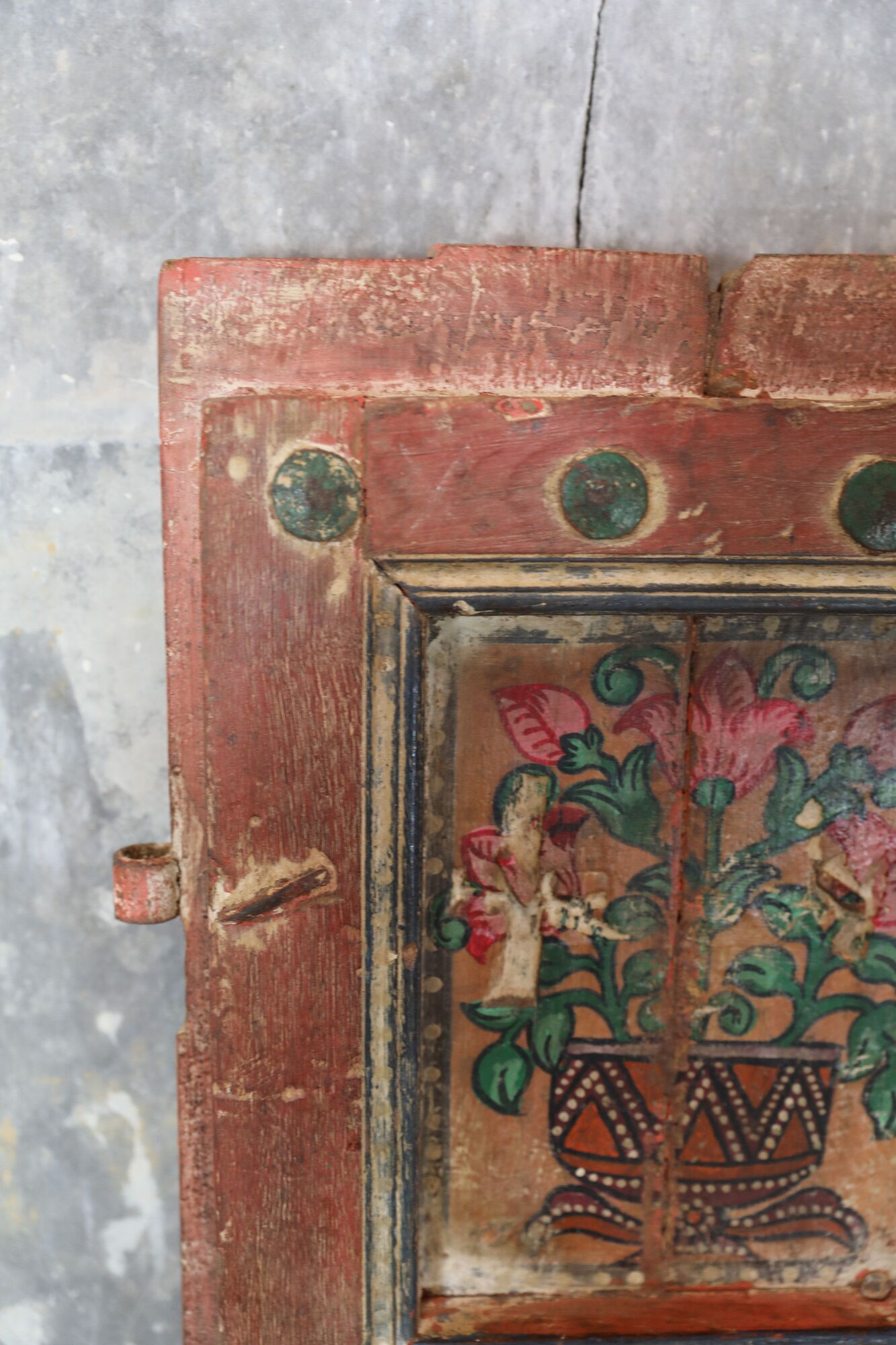 Indian door with 2-leaf floral motifs with 2 rings for wall mounting