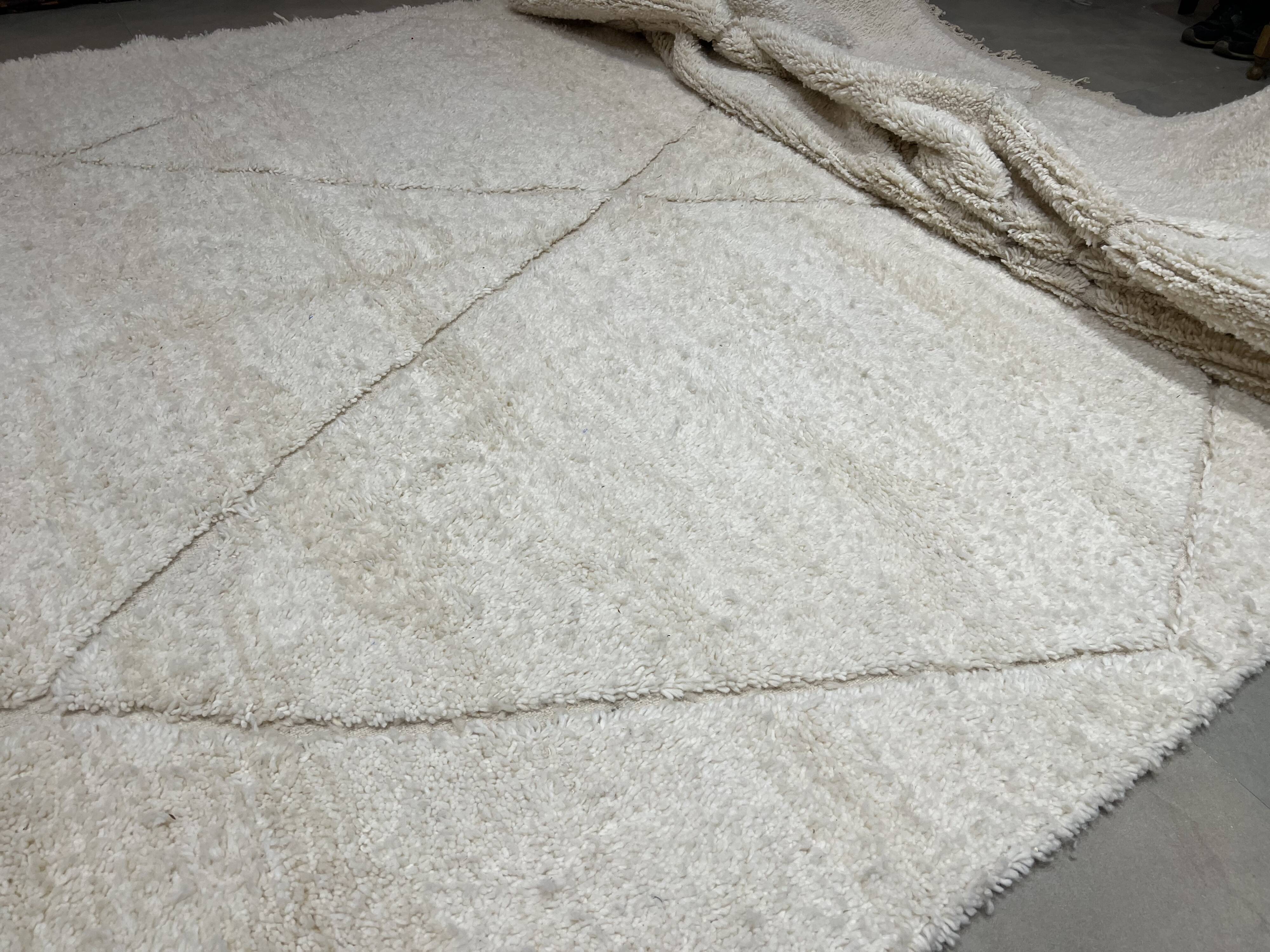 Blessed carpet Ouarain white/white 354x250cm