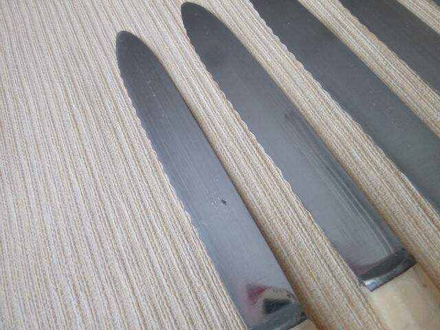 Set of 6 Pradel table knives stainless steel serrated blades, bakelite handles