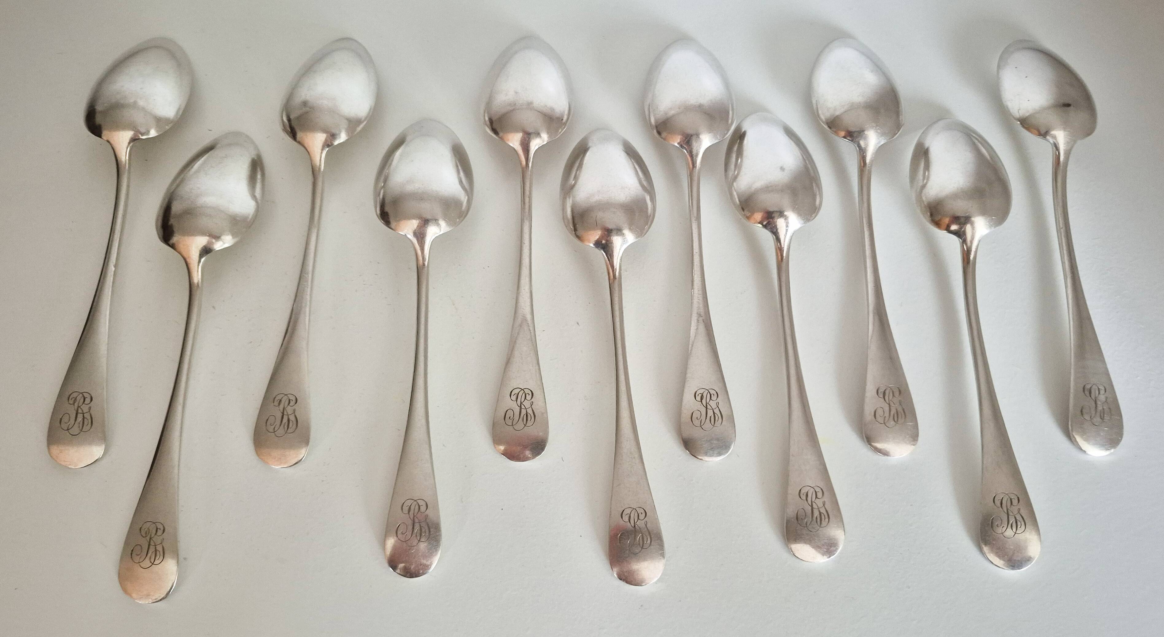 Dessert spoons, silver coffee spoons, small Baguette spoons.
