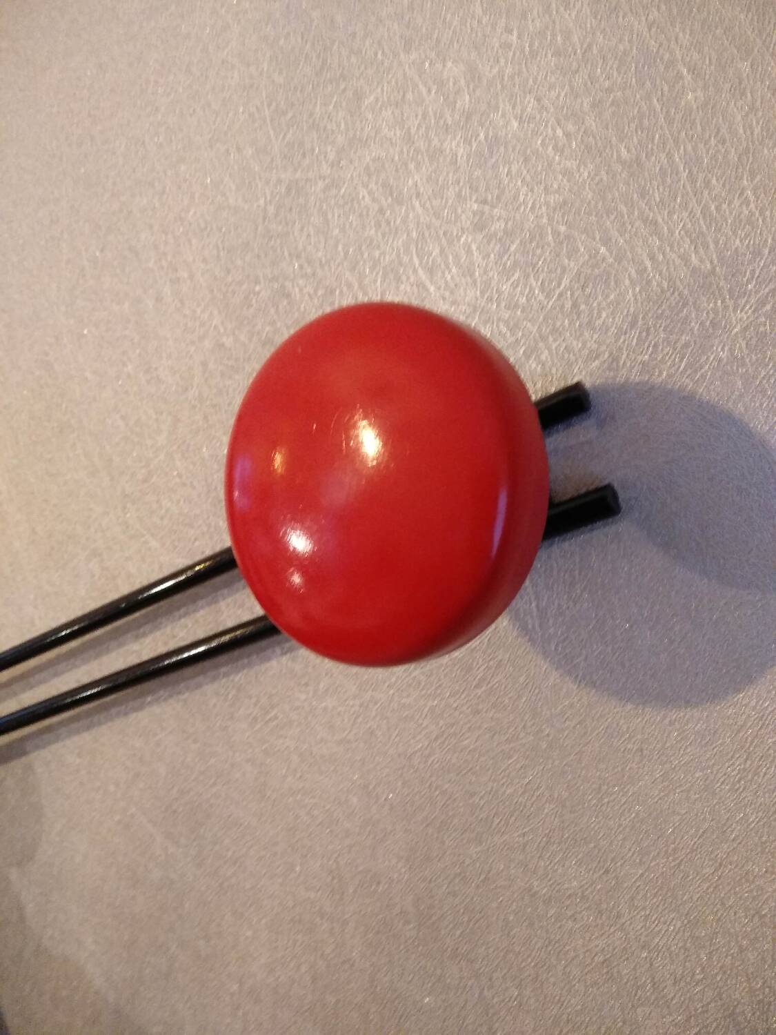 Wall-mounted metal coat rack with 5 hooks