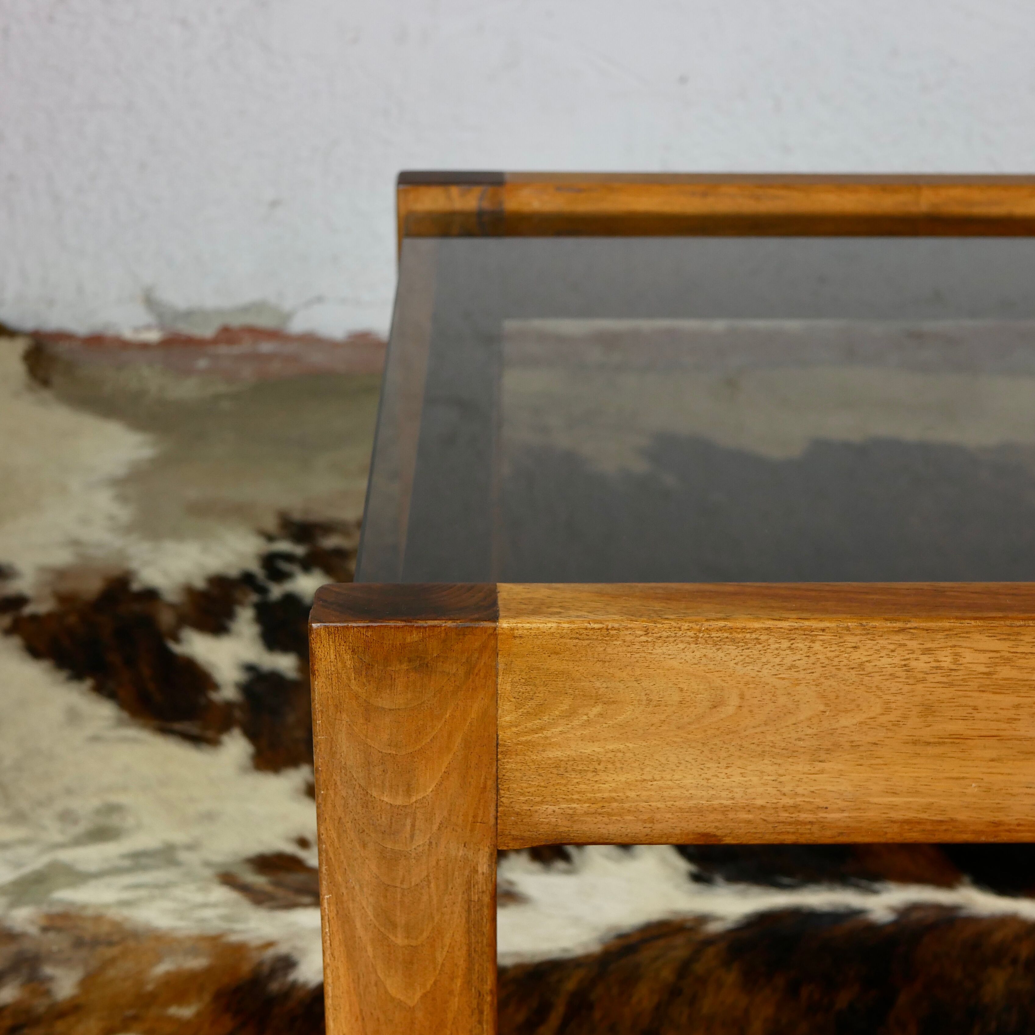 Coffee table in wood and smoked glass