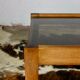 Table basse en bois et verre fumé