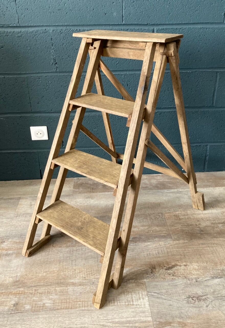 Stepladder decorated in old oak
