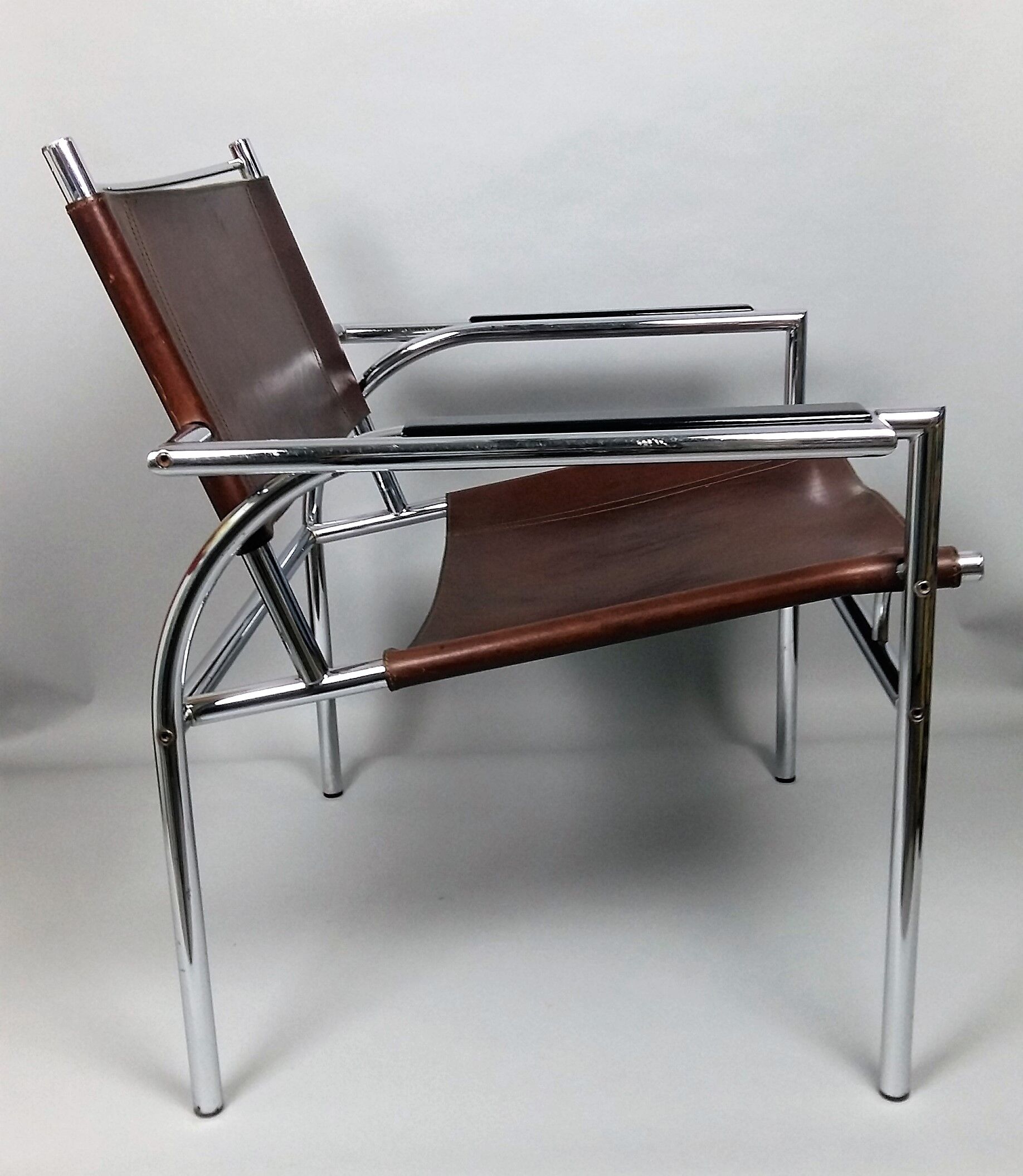 Pair of armchairs chromed metal and leather, 60 years