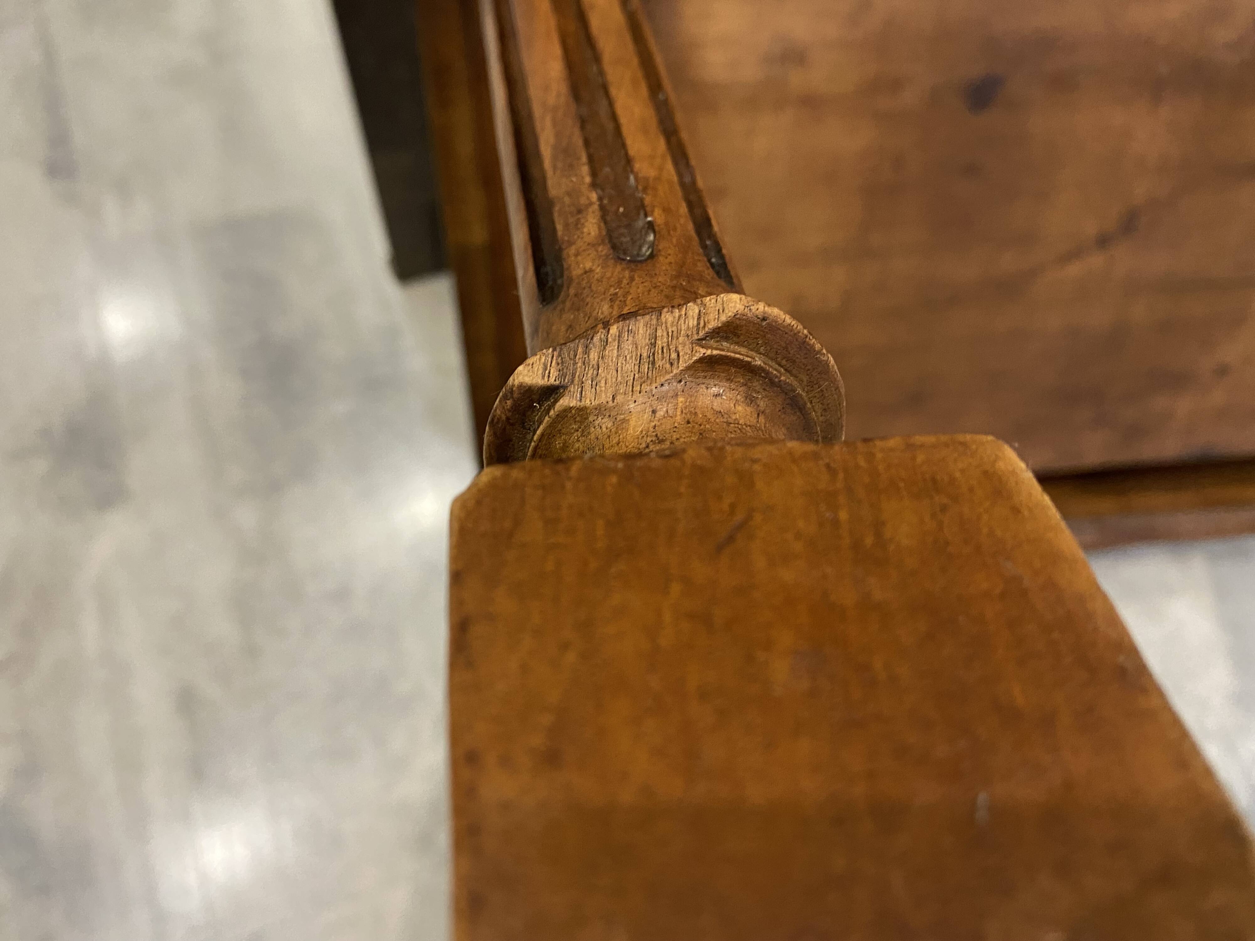 Bureau 1 tiroir en bois massif chêne pieds tournés et sculptés 89x62cm