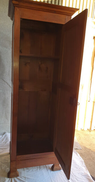 Wardrobe closet a door