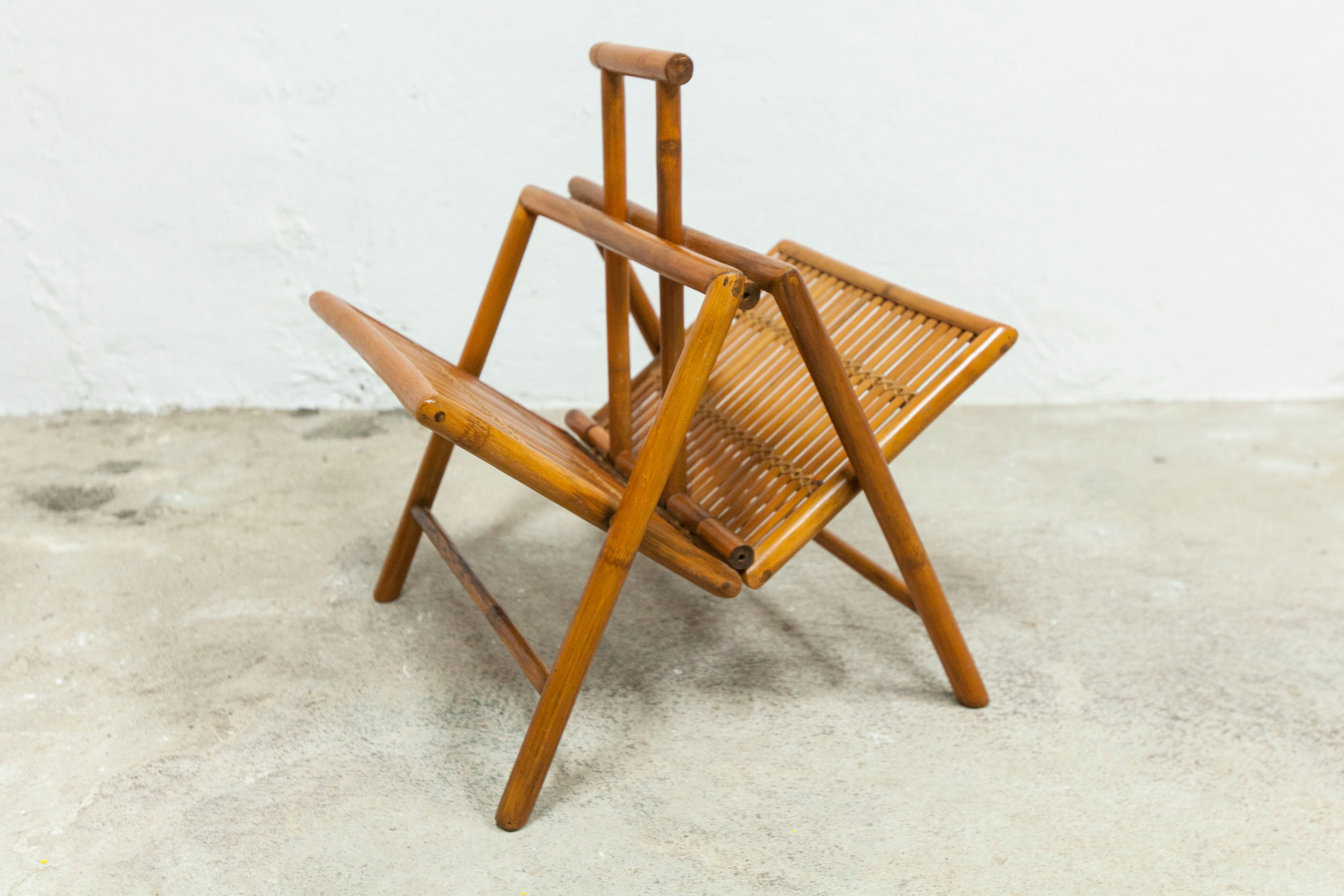 Foldable bamboo magazine door 1960