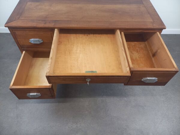 Bureau à tiroirs en noyer