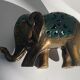 Éléphant en laiton doré et patine verte vintage