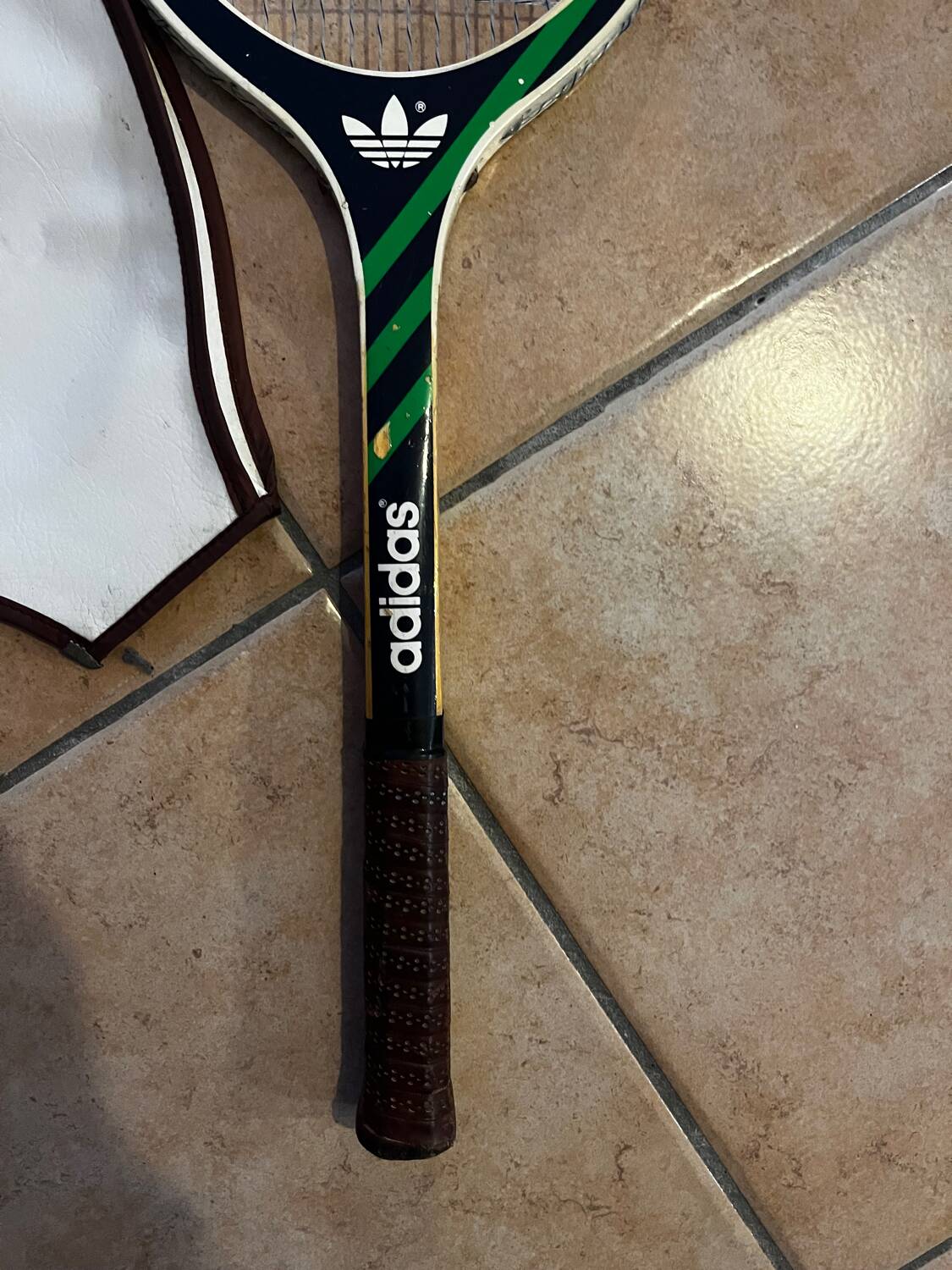 Ancienne Raquette de Tennis Adidas ADS 030 + Pochette de Protection –