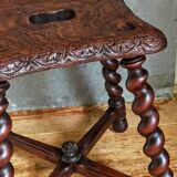 Tabouret ancien en bois massif tourné et sculpté