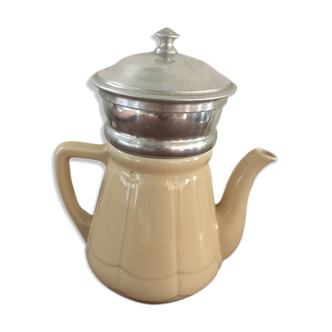 Théière ou cafetière en faience crème avec filtre