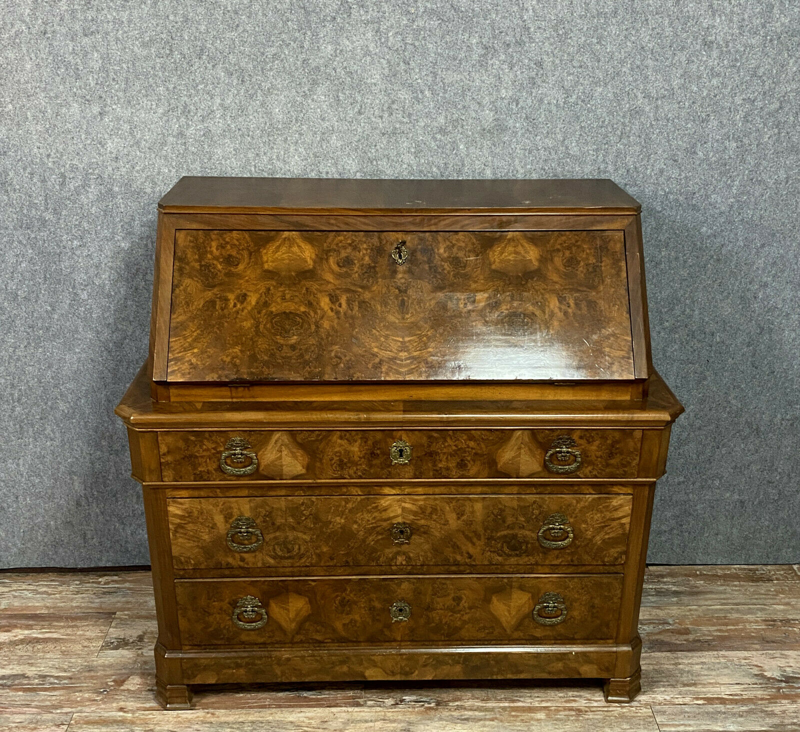 Commode scriban era Louis Philippe in walnut bramble around 1830