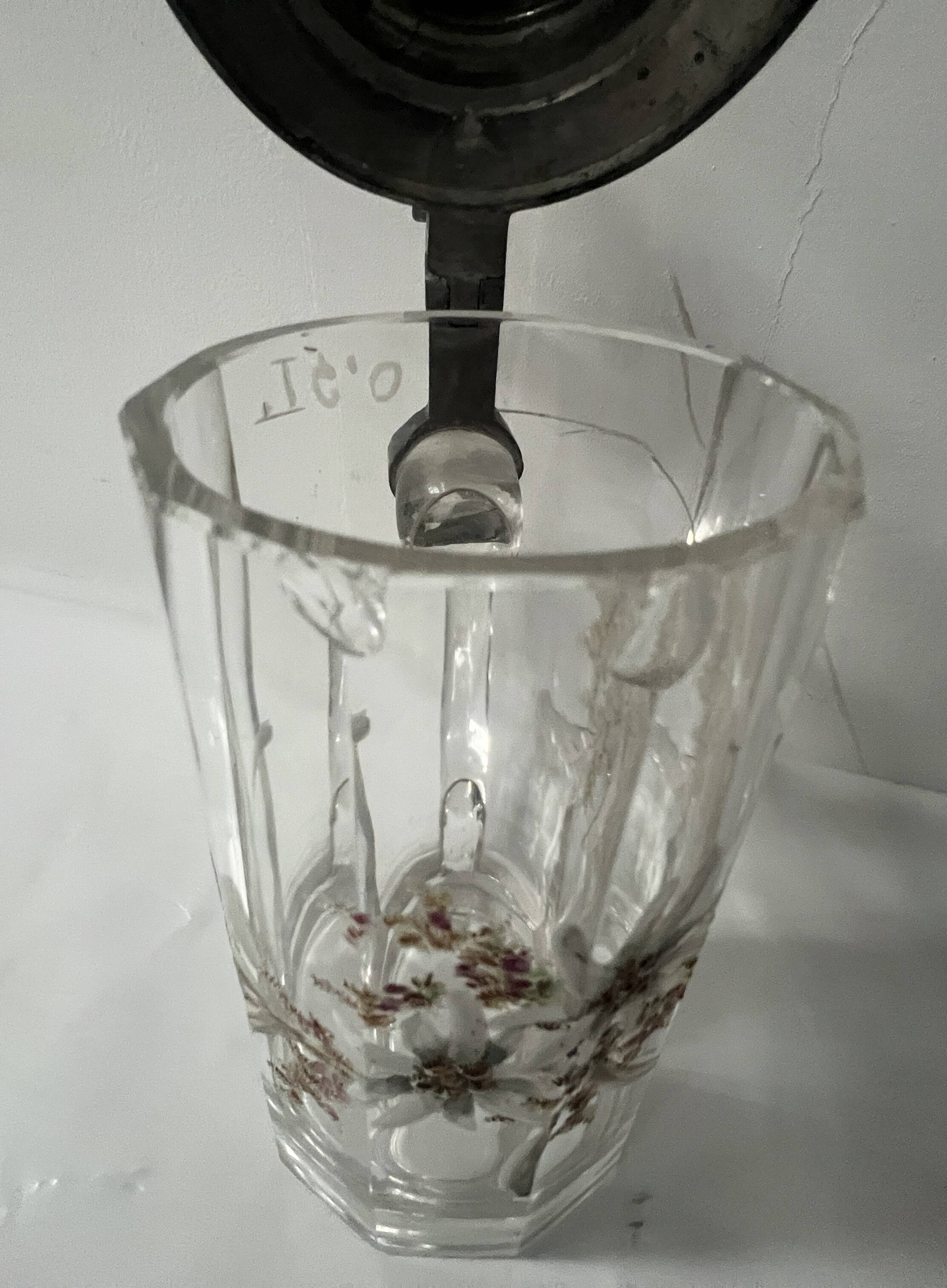 Bock couvert a bière en verre émaillé XX siècle