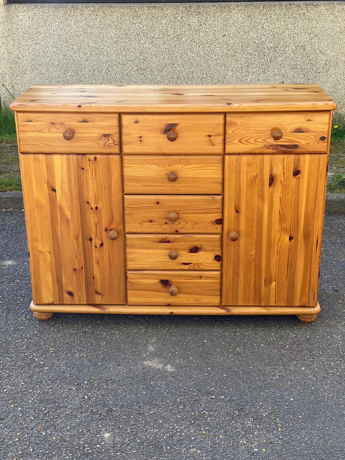 English chest of drawers, solid pine sideboard, 7 drawers and 2 doors