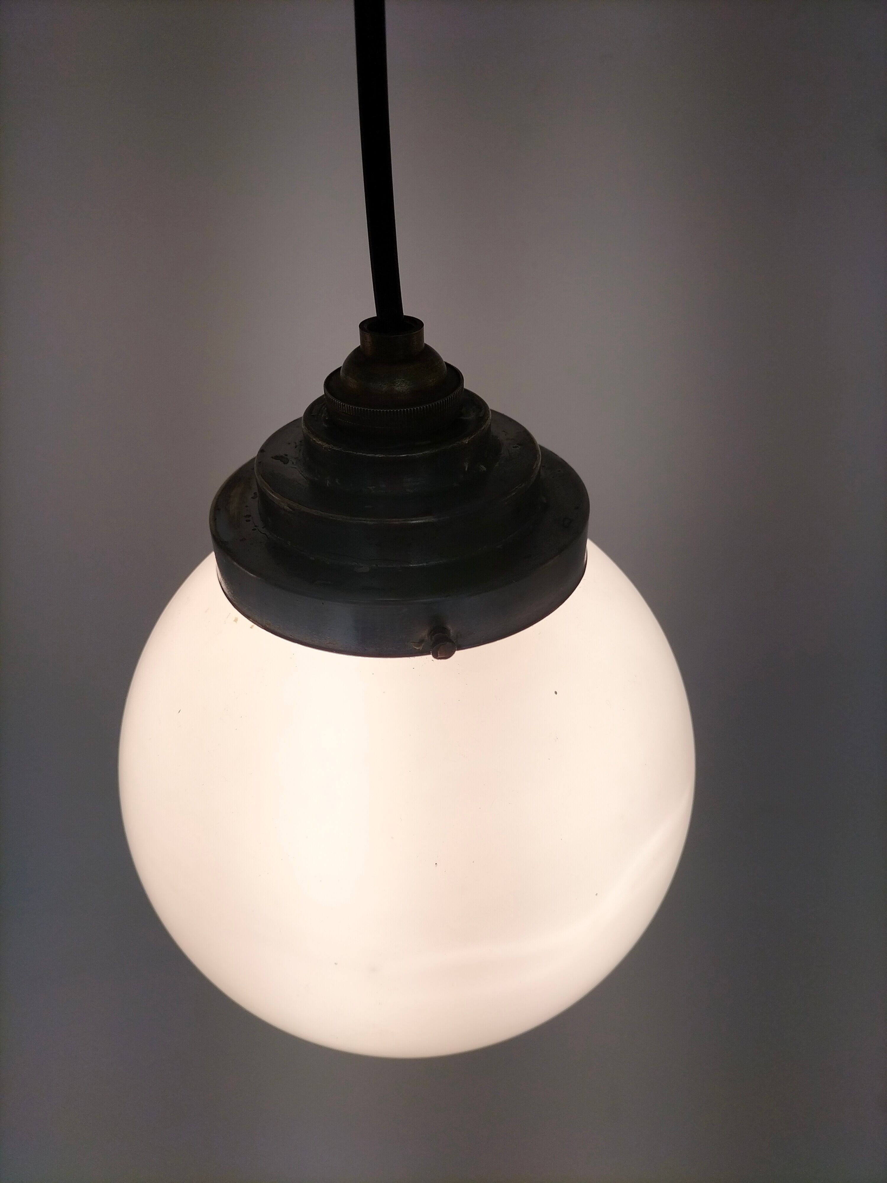 Suspension ball opaline