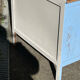Commode bleue patinée