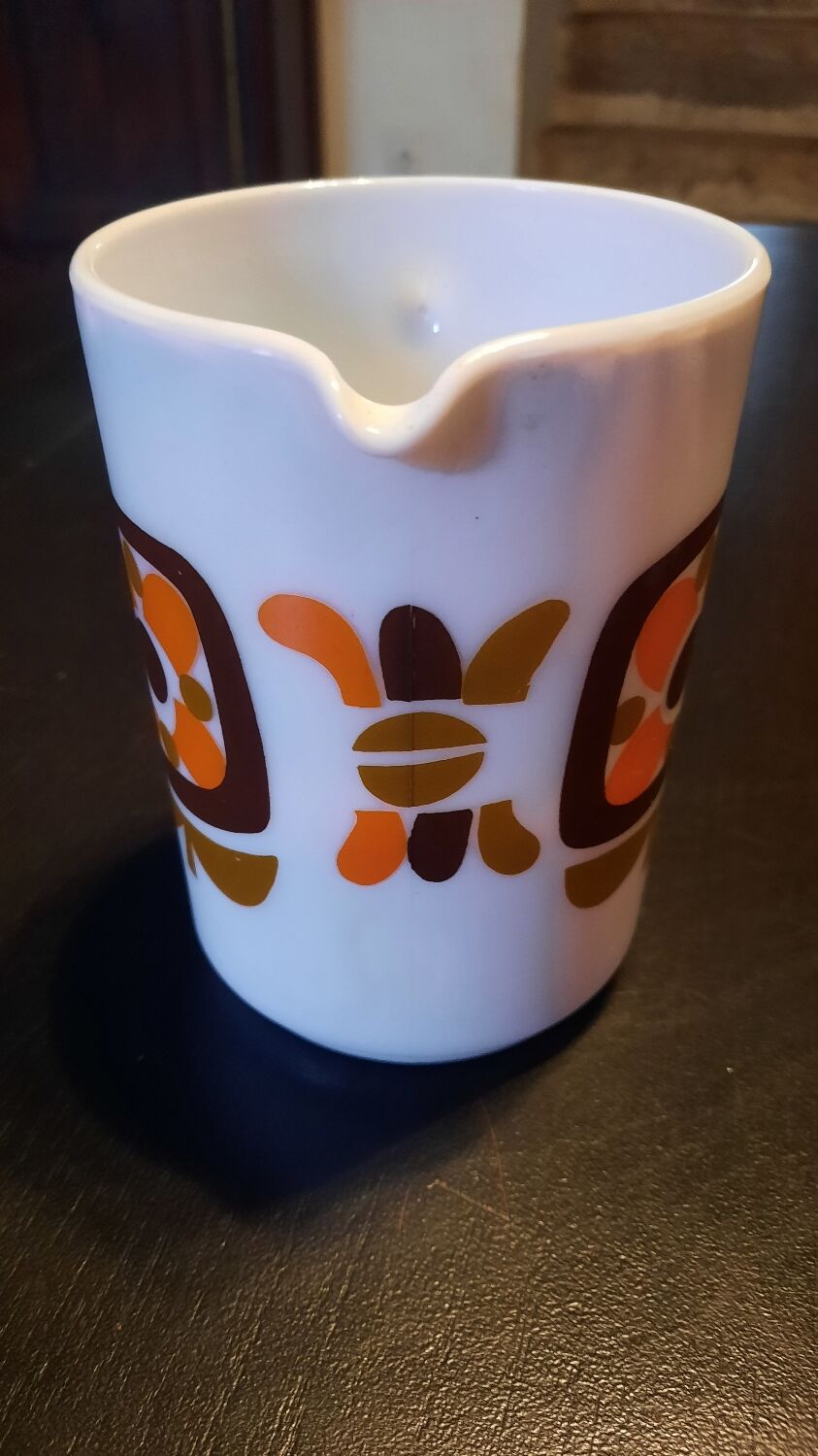 Pitcher and 8 mobil cups