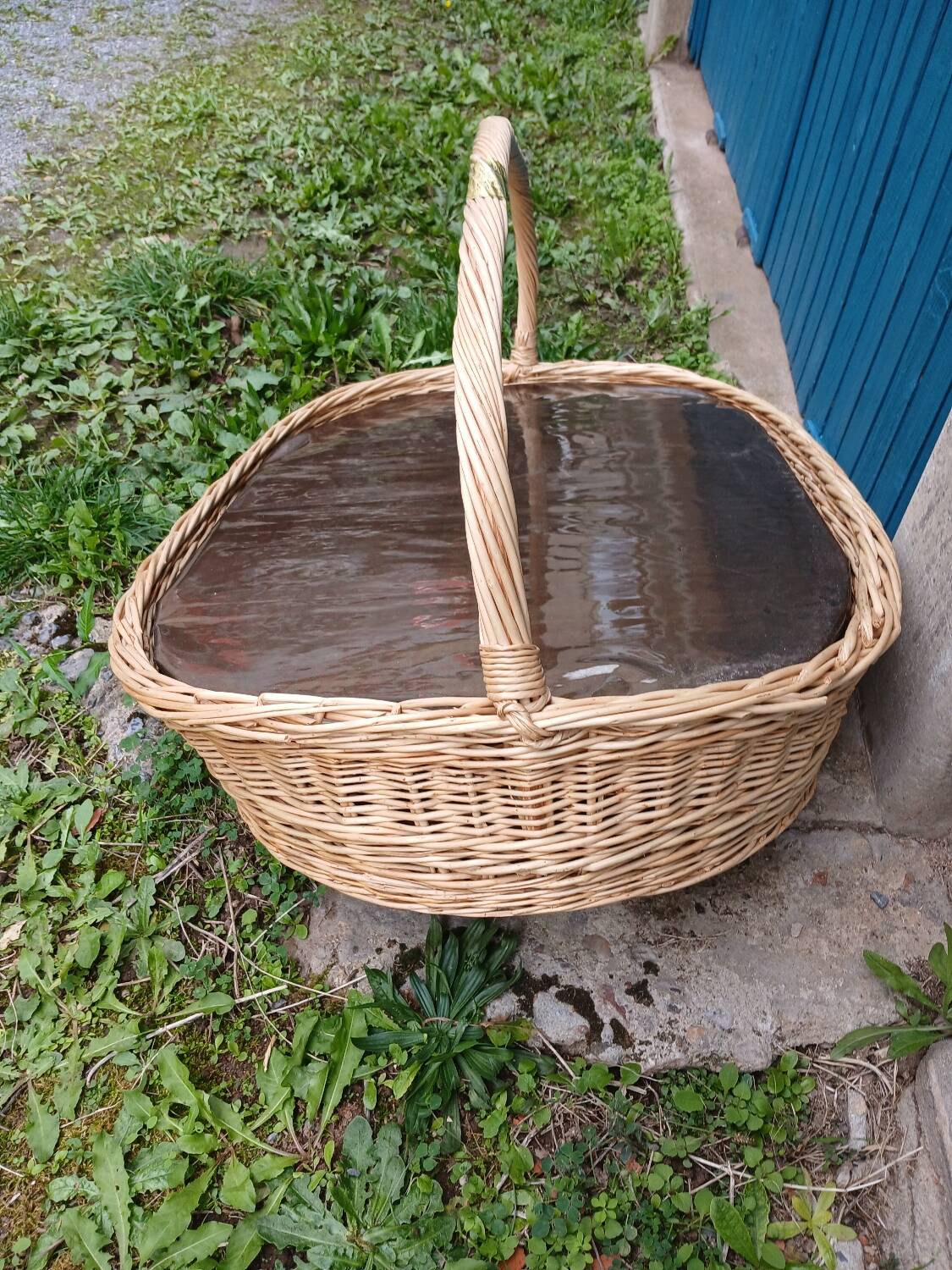 Wicker pastry basket