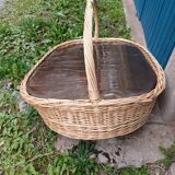 Wicker pastry basket