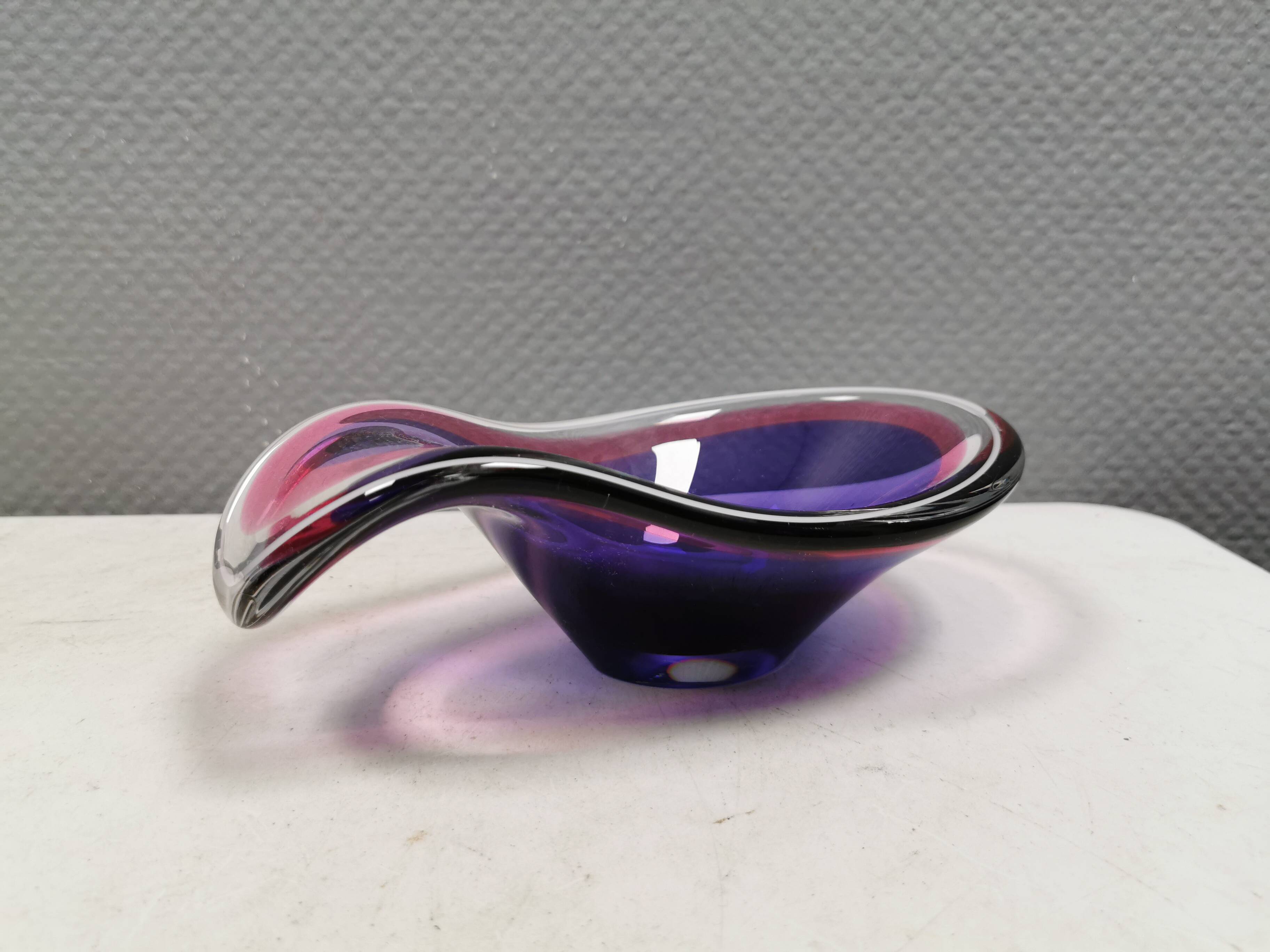 Beautiful dish/bowl in many coloured glass.