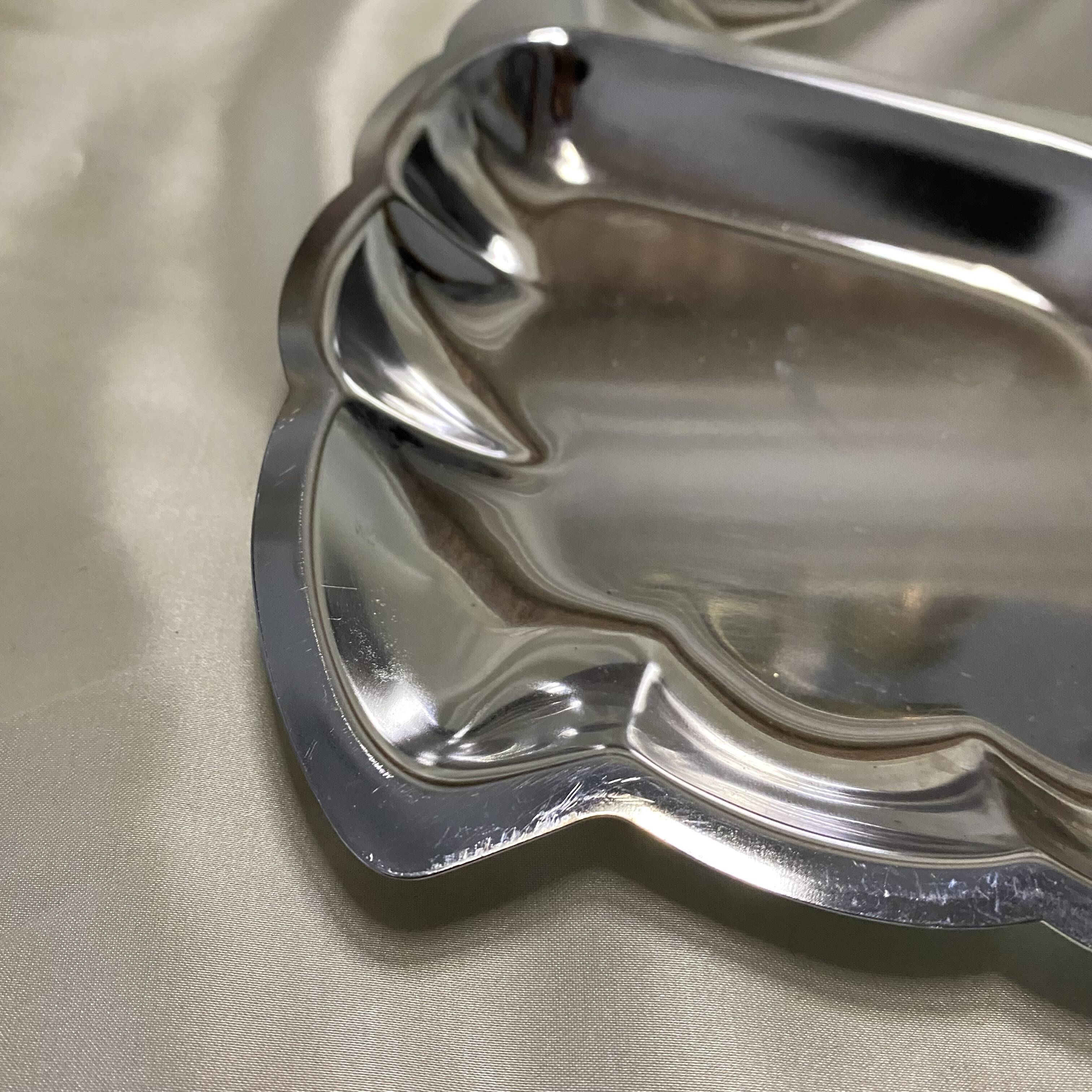 Stainless steel leaf-shaped dish