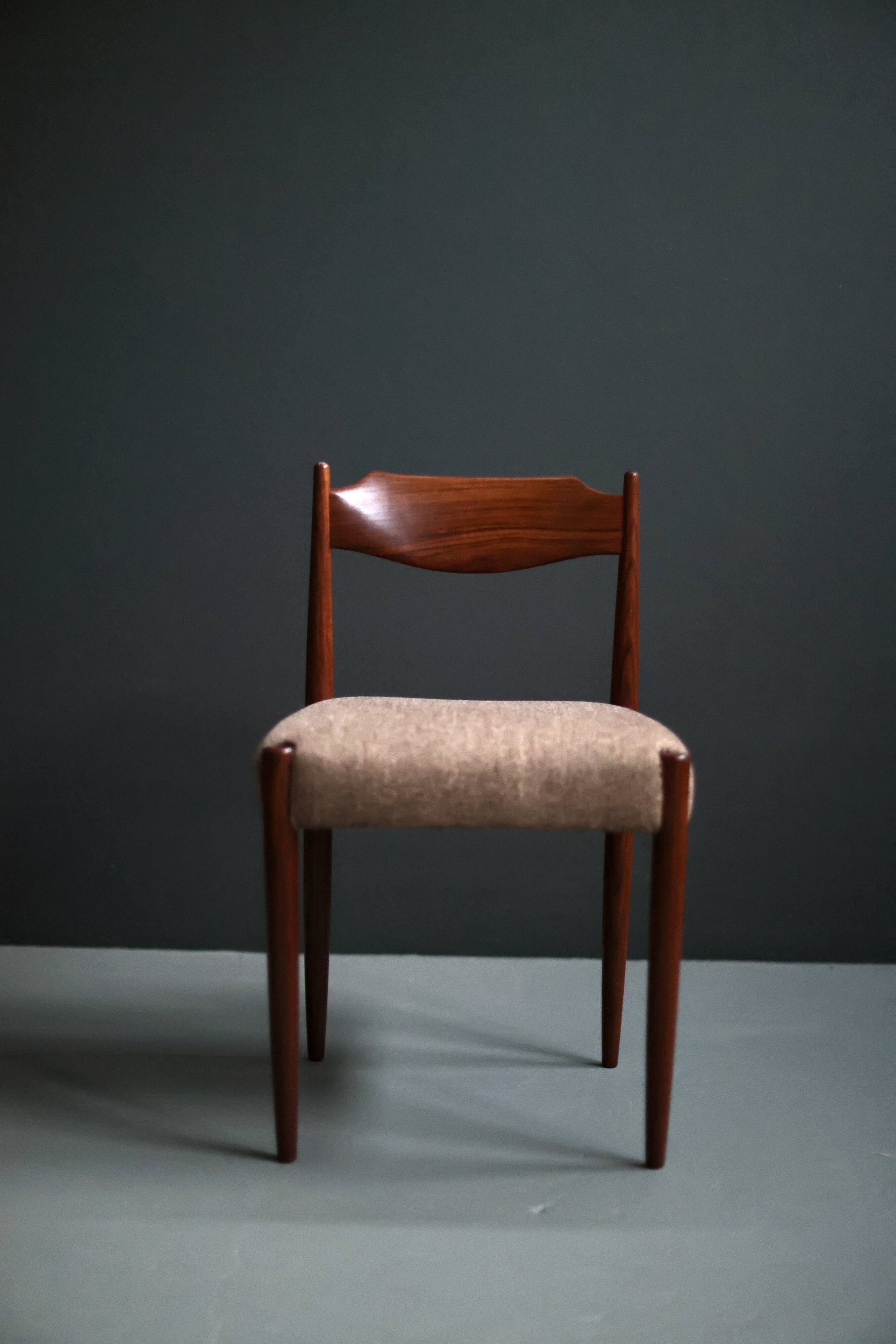 Chaises danoises du milieu du siècle