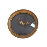 Butterfly frame under curved glass