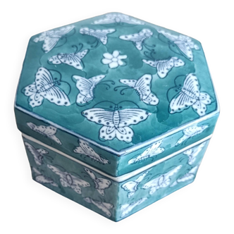 Boite chinoise, bonbonnière en forme hexagonale à décor papillons