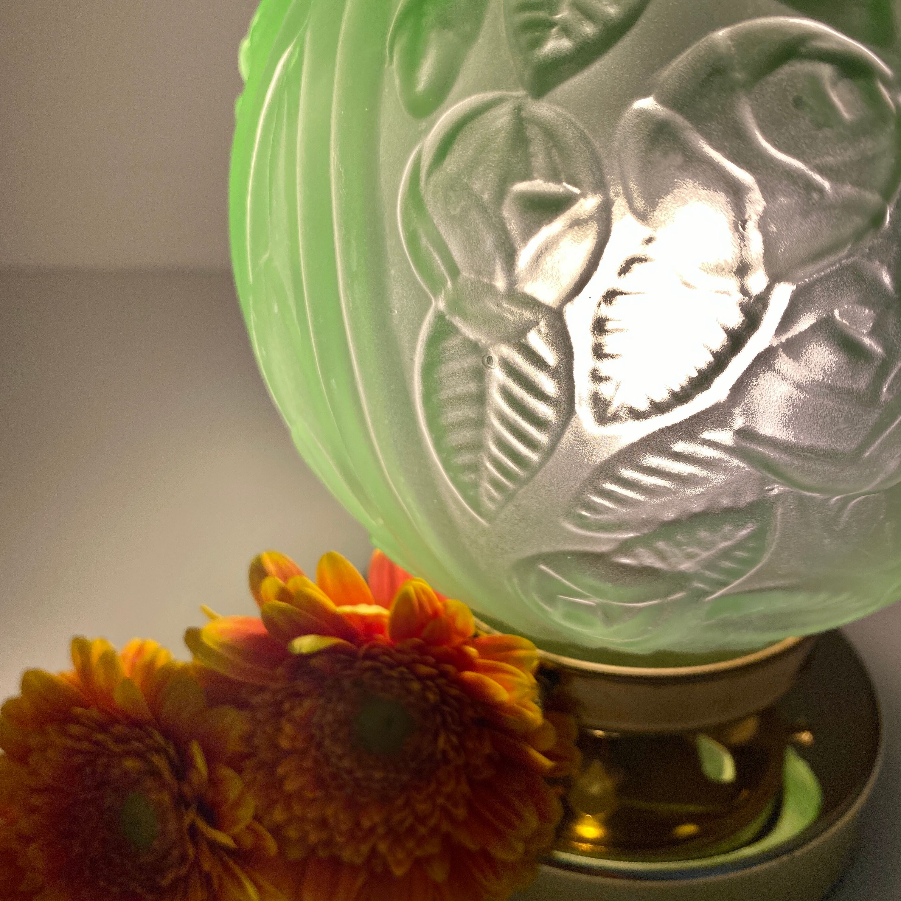Vintage art deco globe table lamp in frosted glass