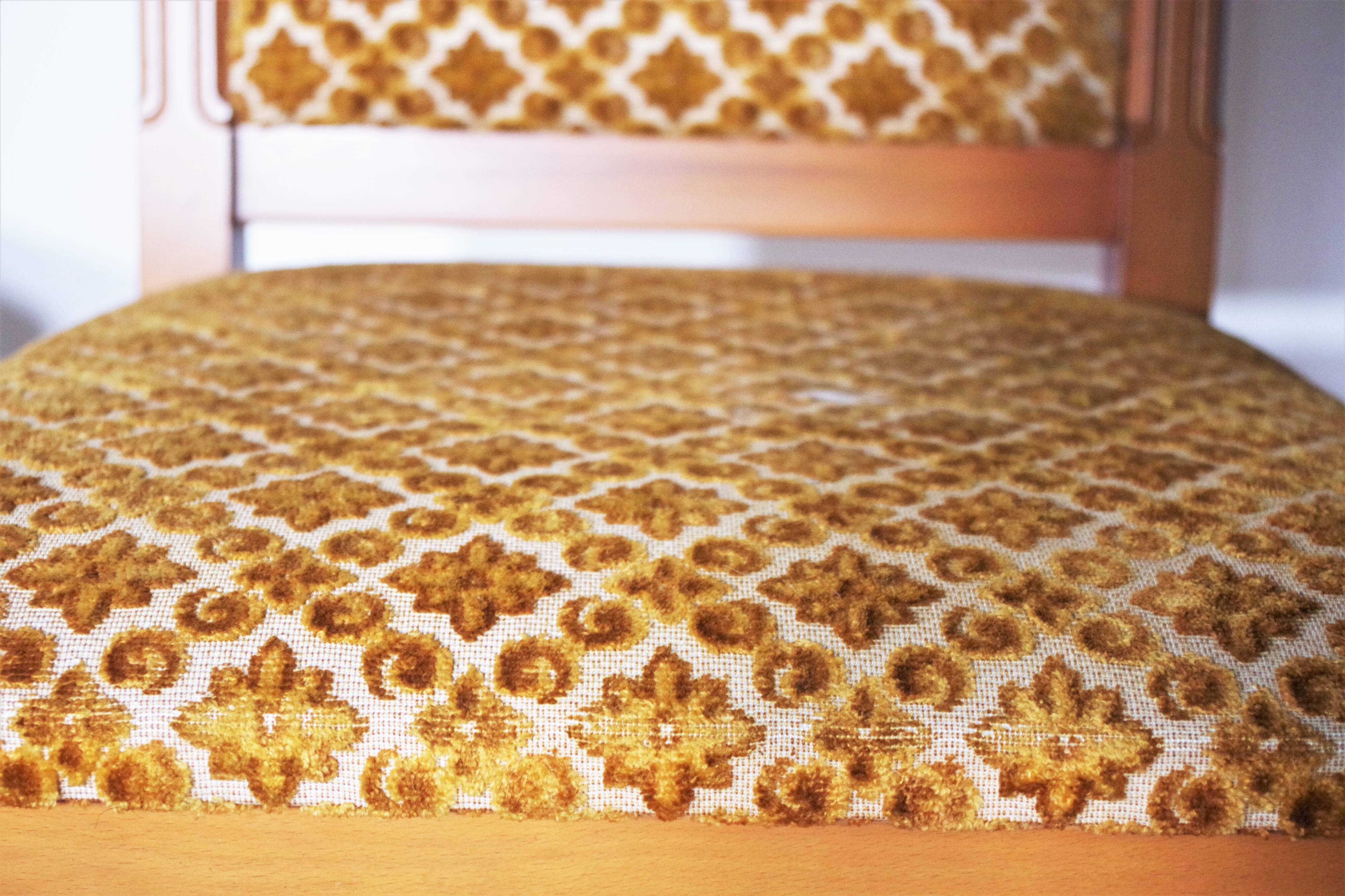 Velvet and carved wood chairs, 70s. Game of 2