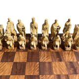 Imposant jeu d'échecs signé CJ