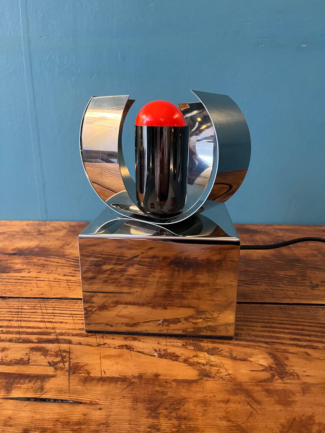 Space age table lamp