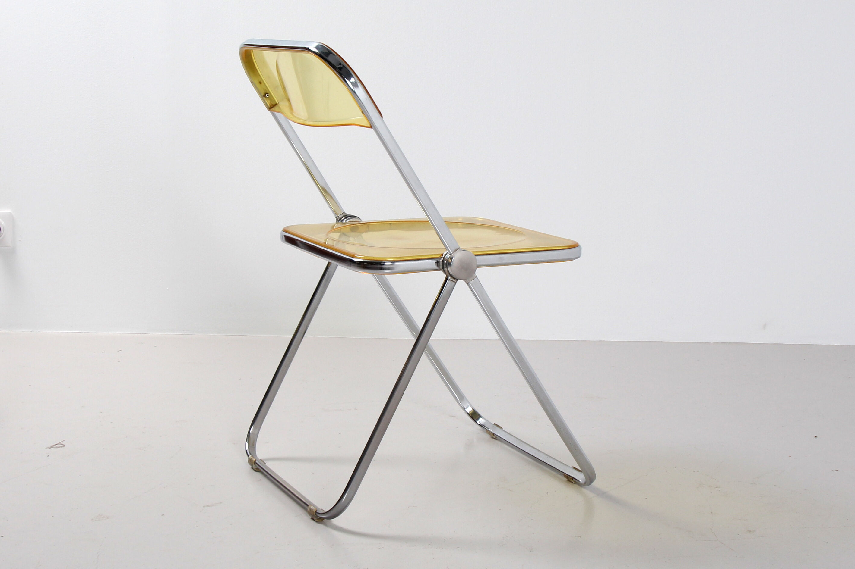 Plia chair by Giancarlo Piretti for anonima castelli