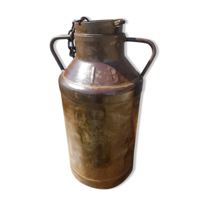 Pot lait avec couvercle
