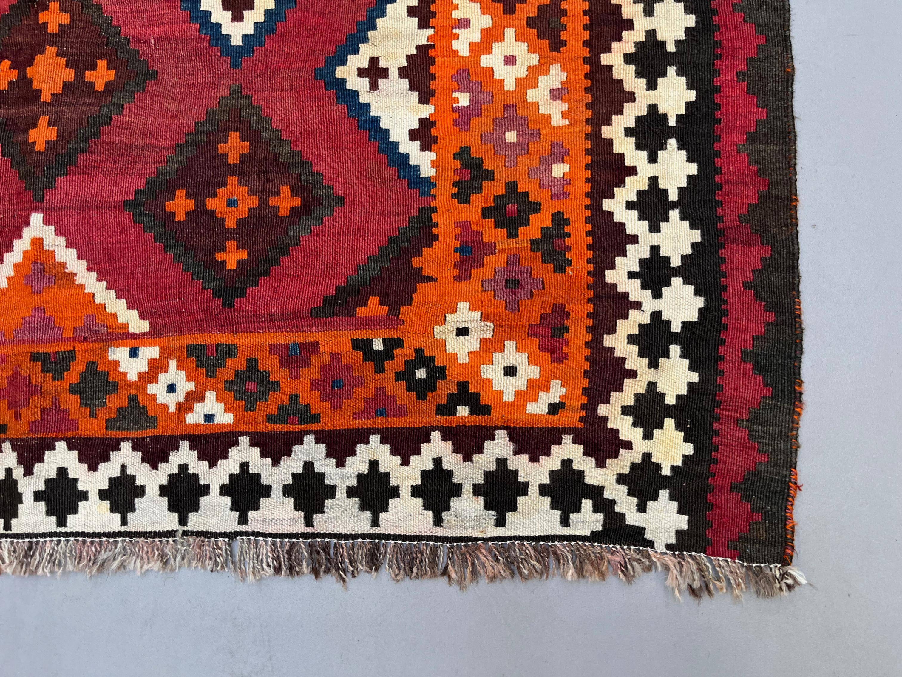 Vintage Persian Qasgai Kilim 270x163 cm Wool Kelim Rug Large Red, Black, Colorful