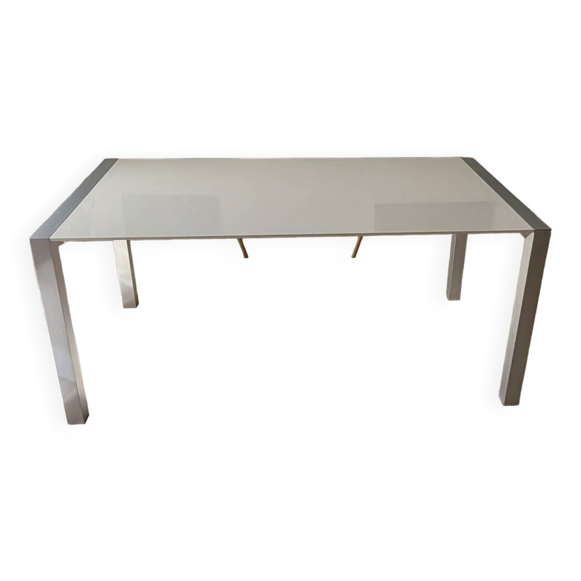 Extendable living room table