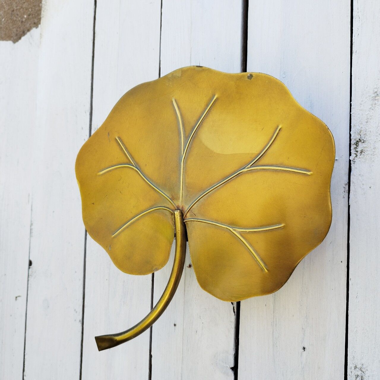 Wall lamp in golden brass leaf water lilies design 60