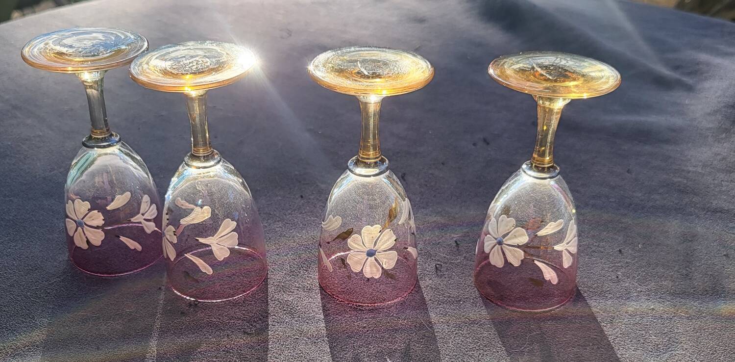 Enamelled pink liquor service