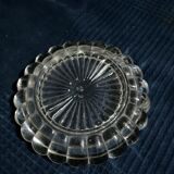 Cendrier en verre pressé moule ancien vintage signée SV