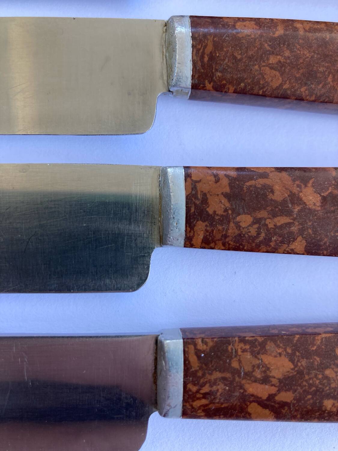 12 table knives stainless steel blade round ends / Bakelite handles with wood burl effect / 1950s