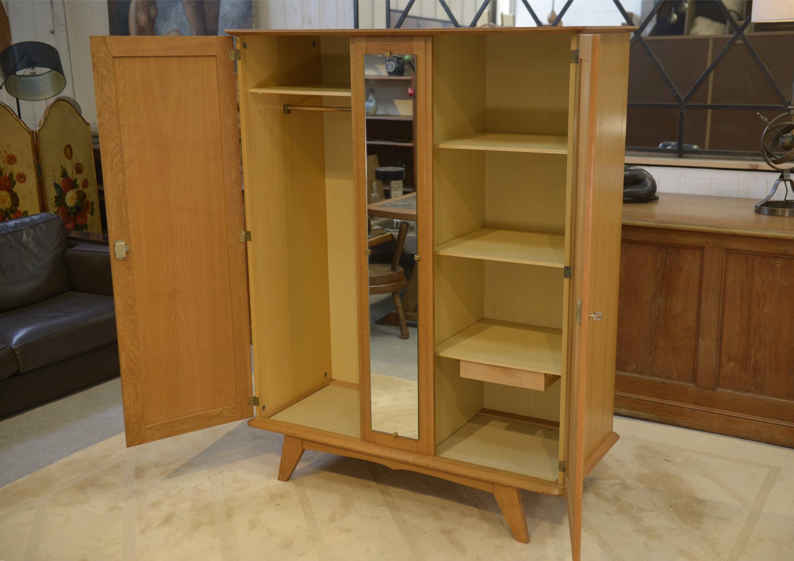 Armoire en chêne glace Saint-Gobain 1960’s