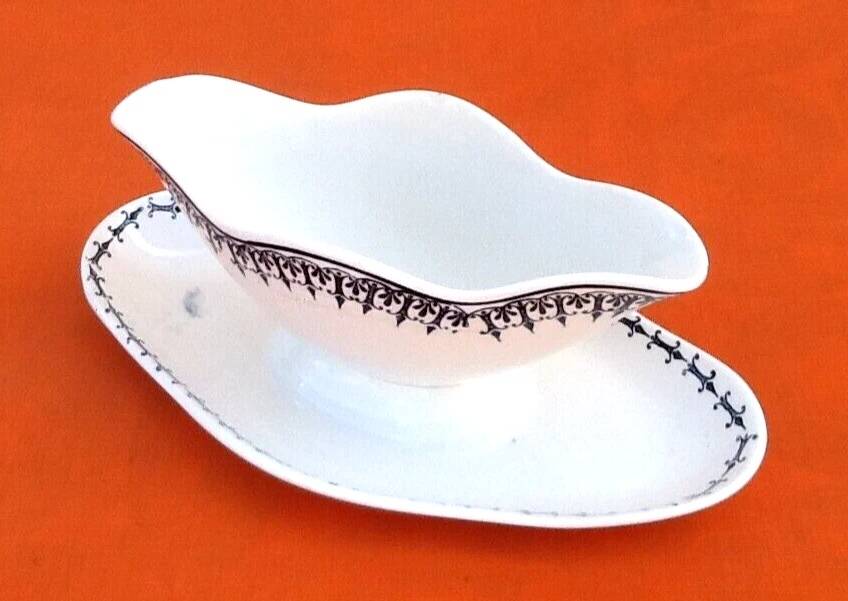 Ancienne saucière  Faïence Saint-Amand  Modèle Primax N° 4017