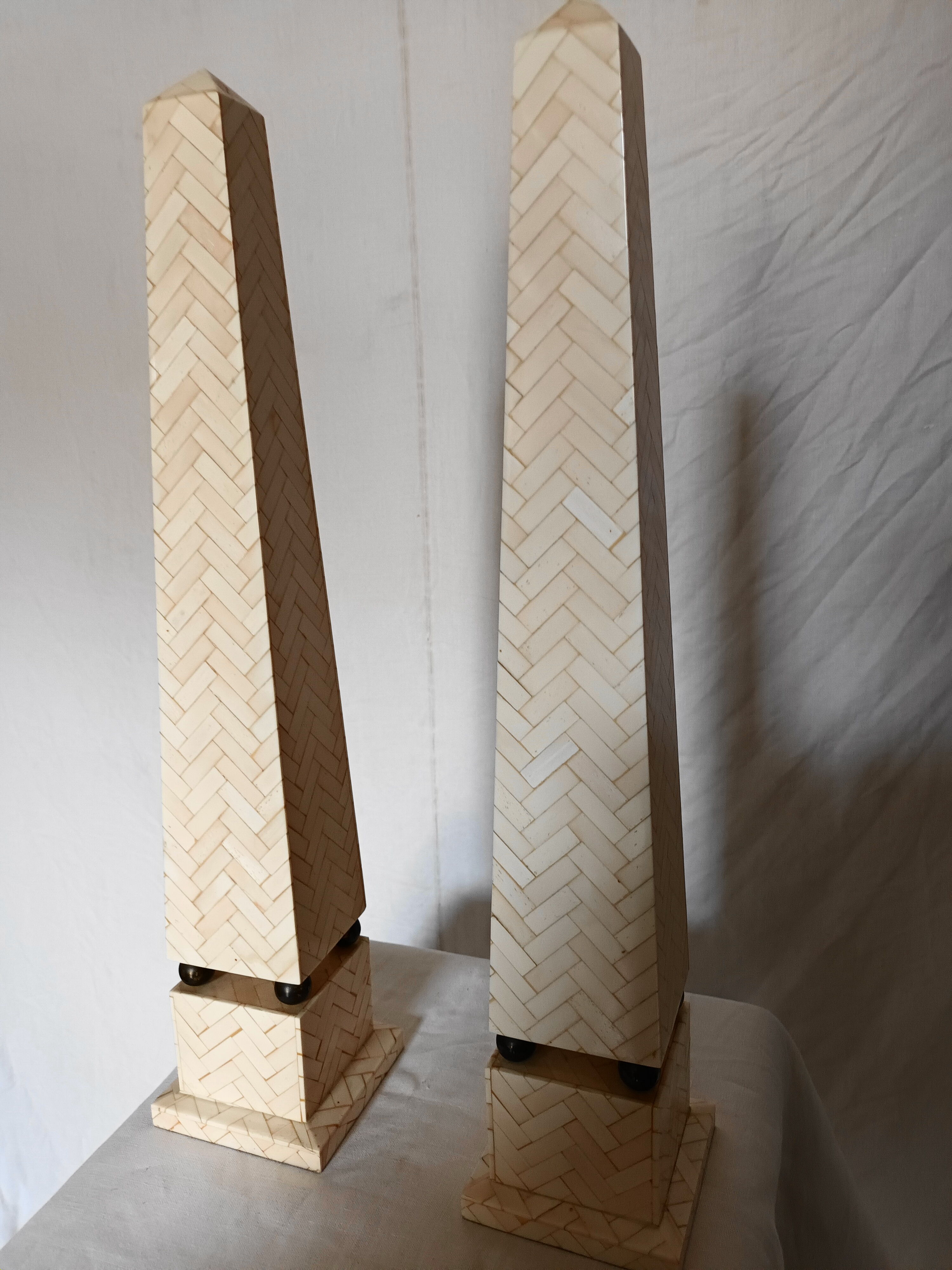 Pair of obelisk in bone marquetry, 70s