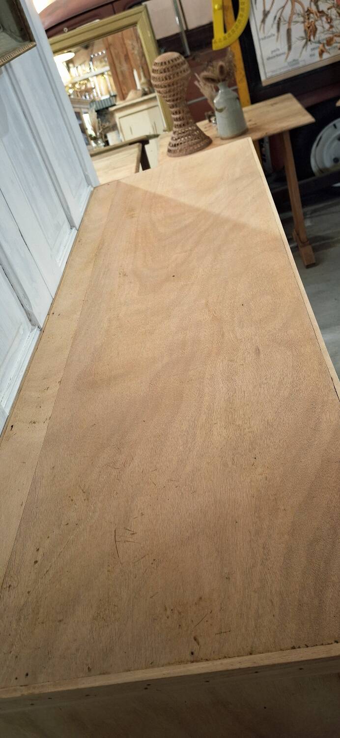 Meuble de métier à portes coulissantes